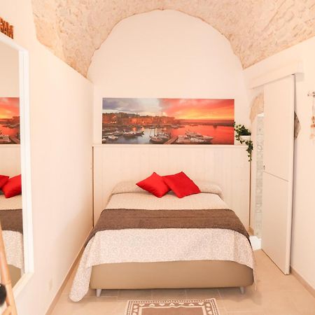 Room 20 - Piccola Camera In Pietra Bianca ジョヴィナッツォ エクステリア 写真