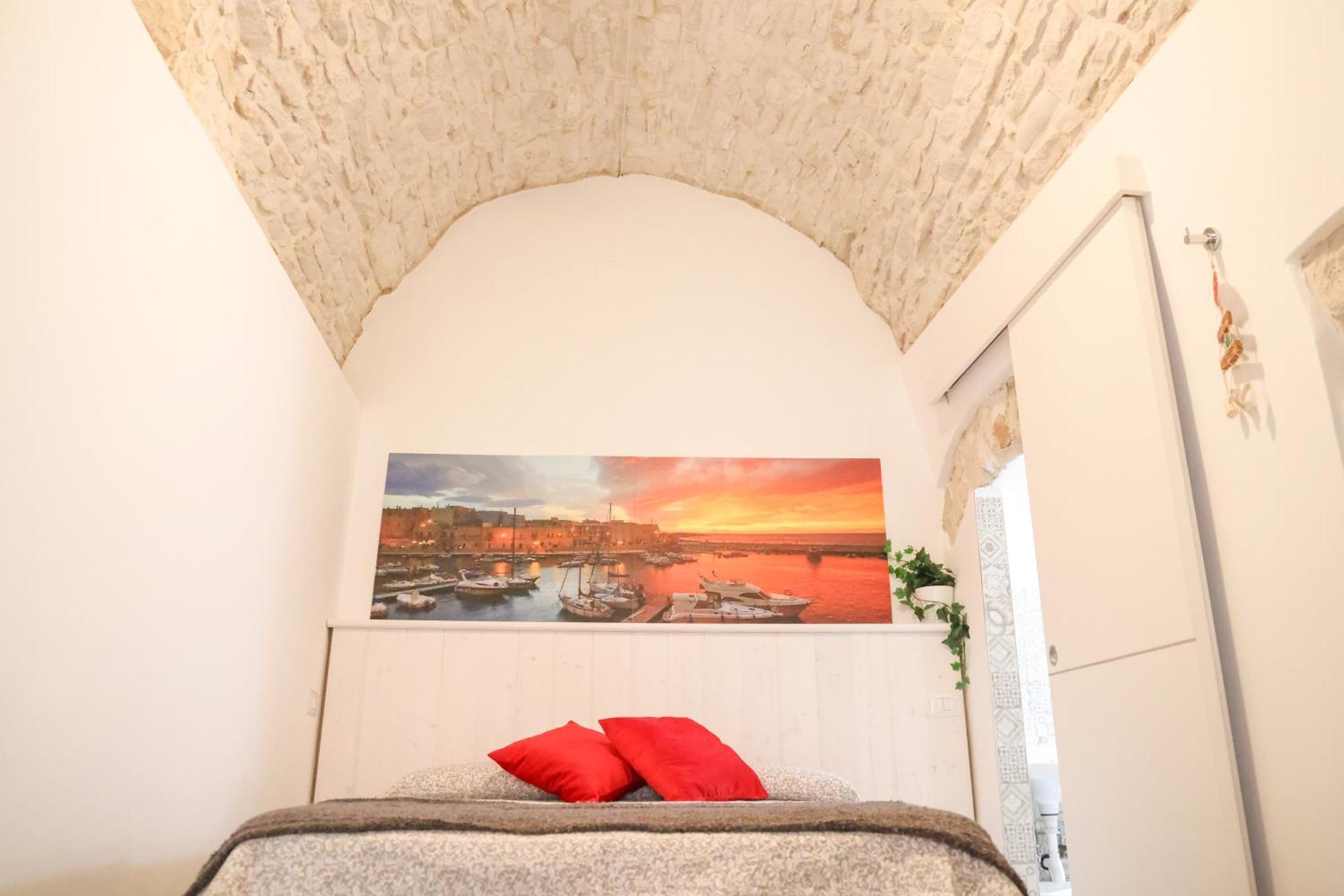 Room 20 - Piccola Camera In Pietra Bianca ジョヴィナッツォ エクステリア 写真